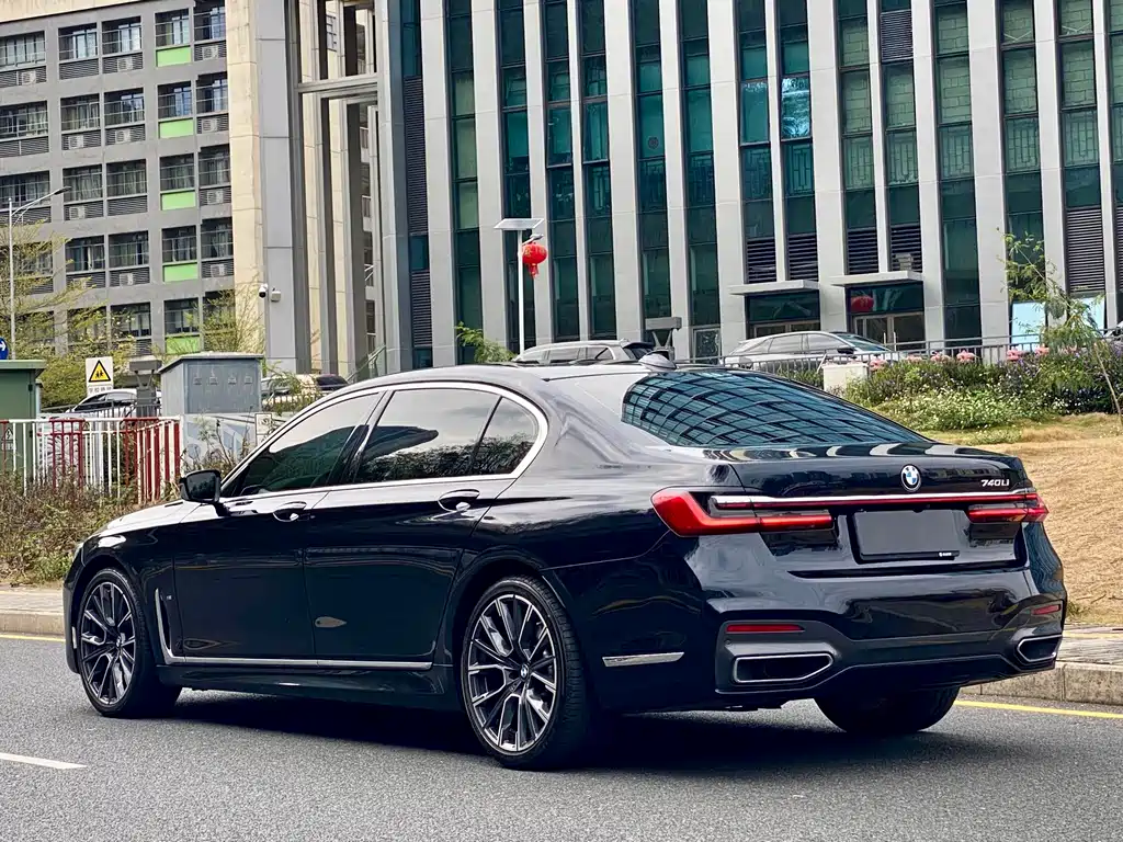 BMW 7 SERIES