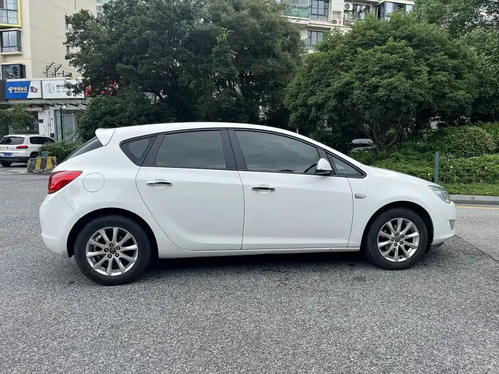 Buick Excelle — миниатюра 8