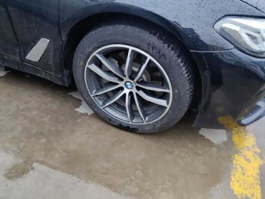BMW 5 Series — миниатюра 8