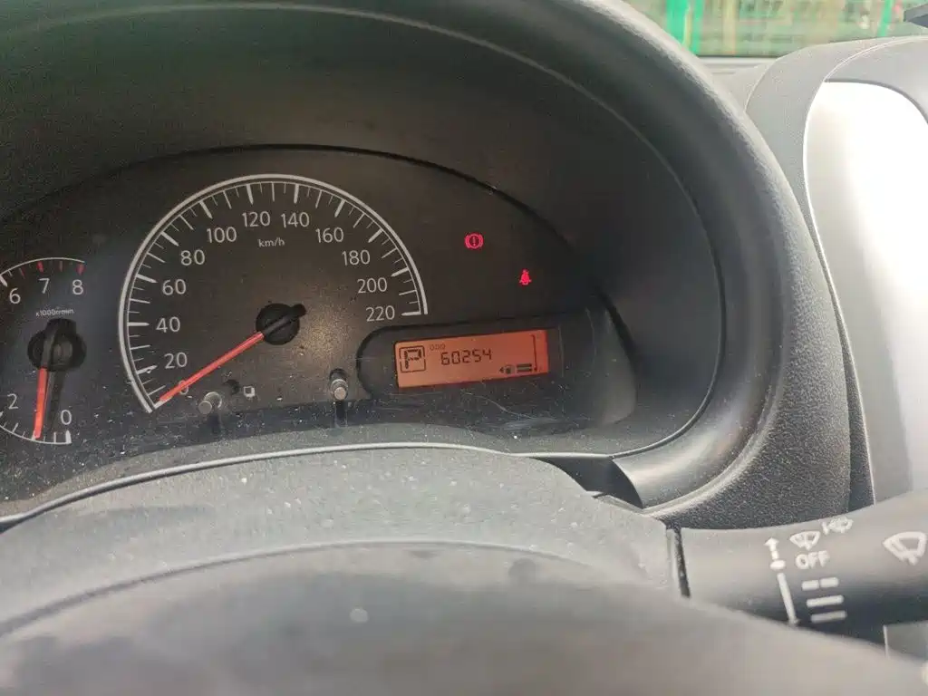Nissan Sunny — миниатюра 5