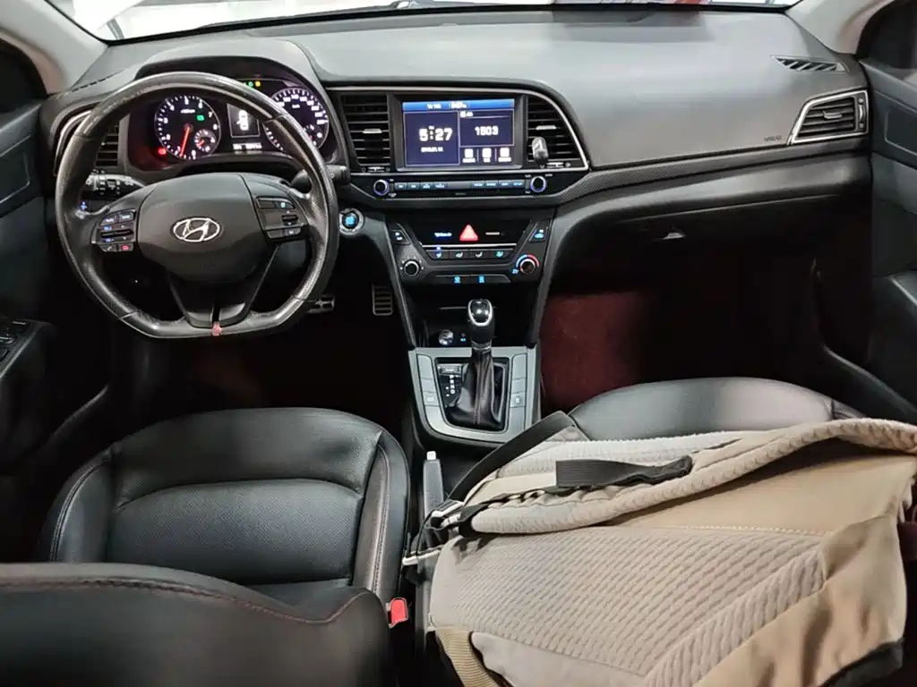 Hyundai Elantra — миниатюра 10