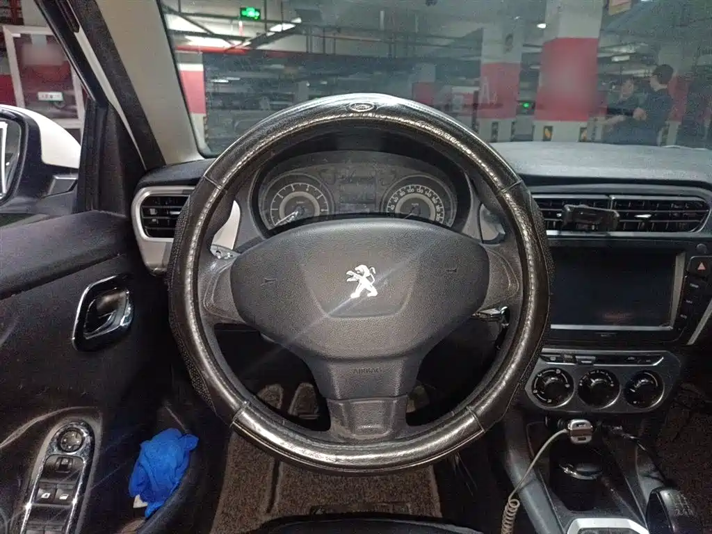 Peugeot 301 2014 1.6L MT Comfort
