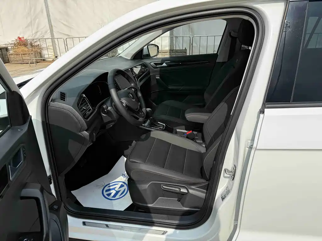 Volkswagen T-Roc — миниатюра 6