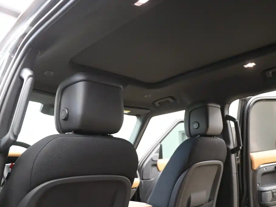 Land Rover Defender — миниатюра 19