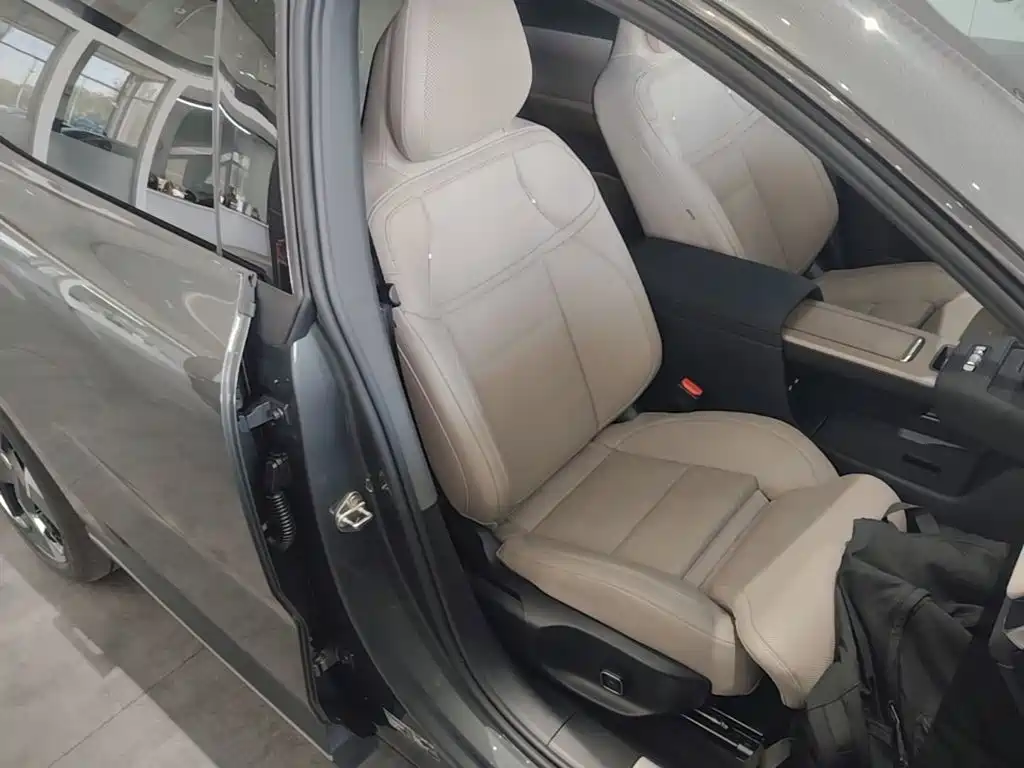 Volvo XC70 PHEV — миниатюра 25