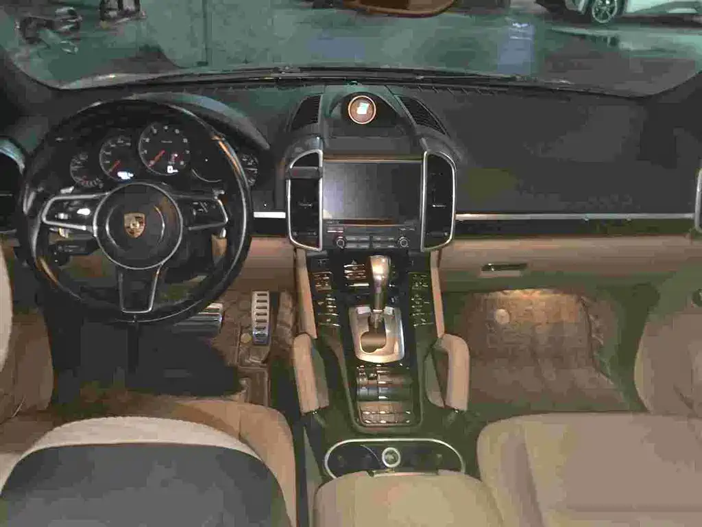 Porsche Cayenne — миниатюра 9