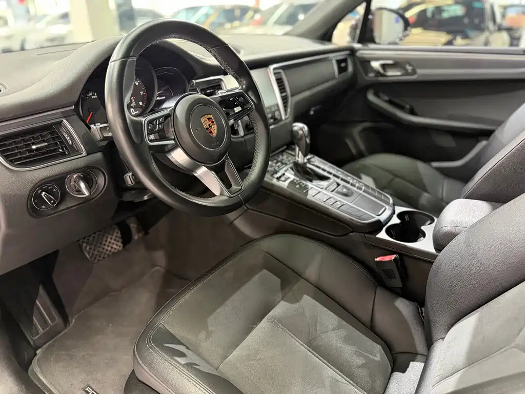 Porsche Macan — миниатюра 5