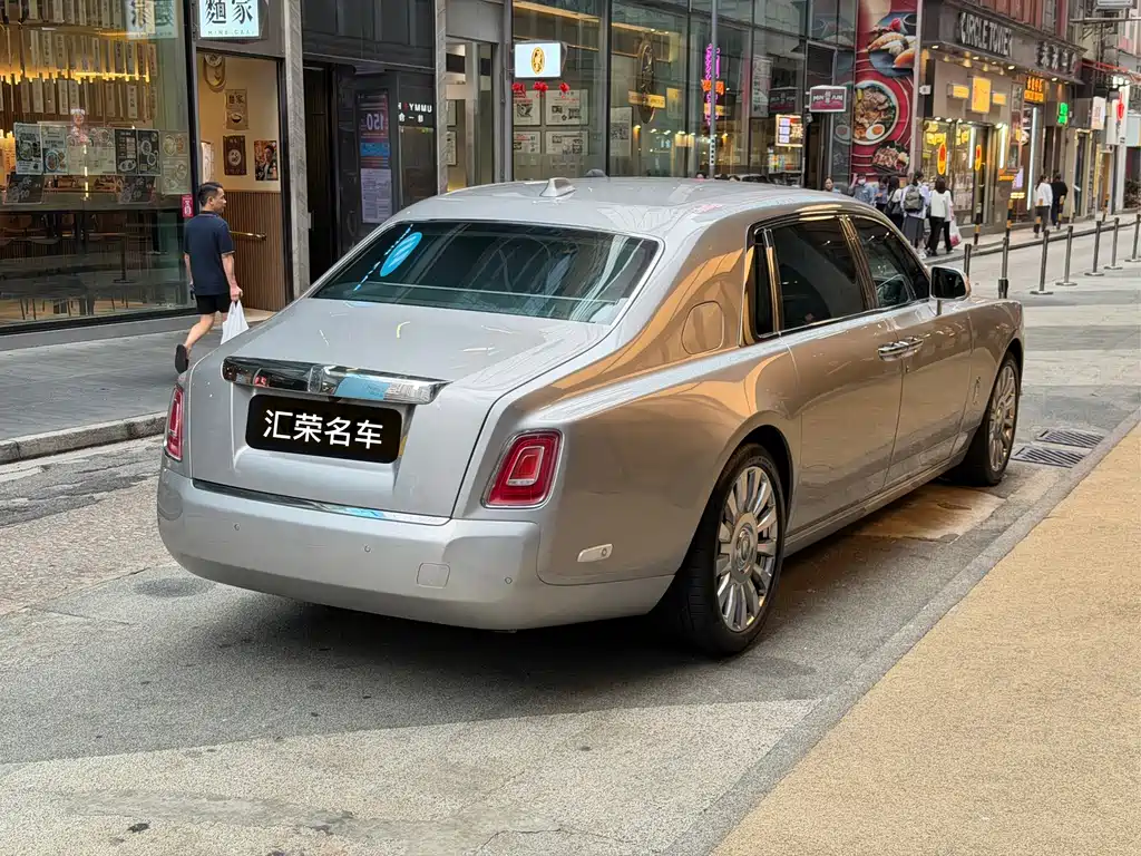 ROLLS-ROYCE PHANTOM