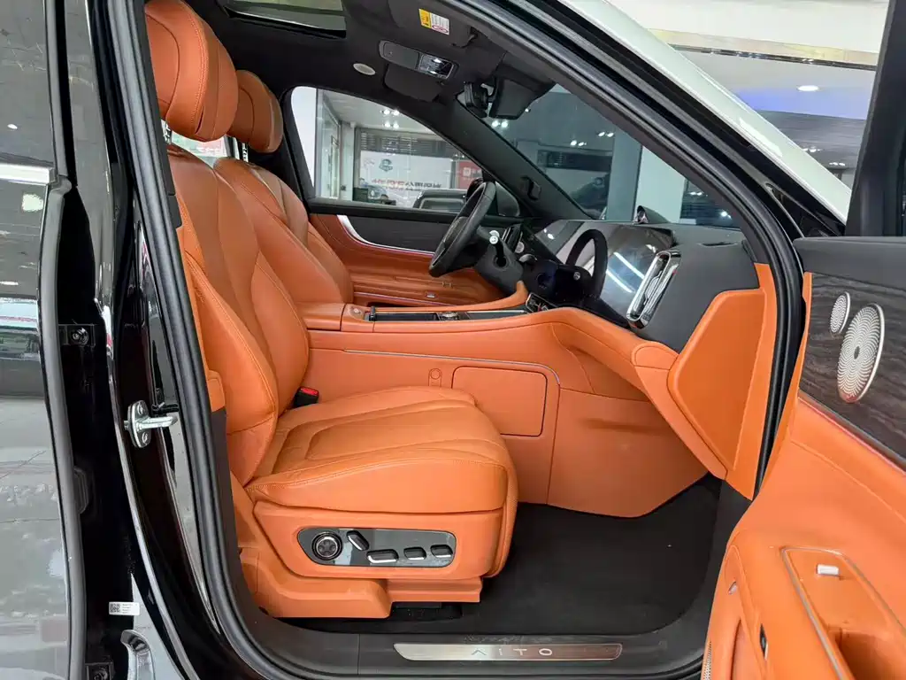 AITO ASK THE WORLD M9