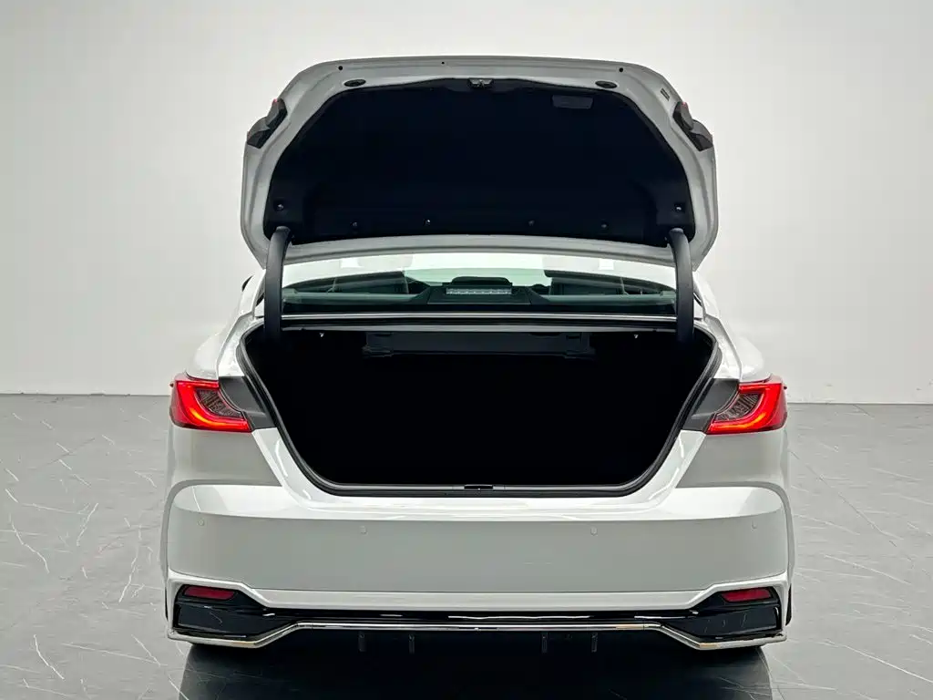 Toyota Camry — миниатюра 11