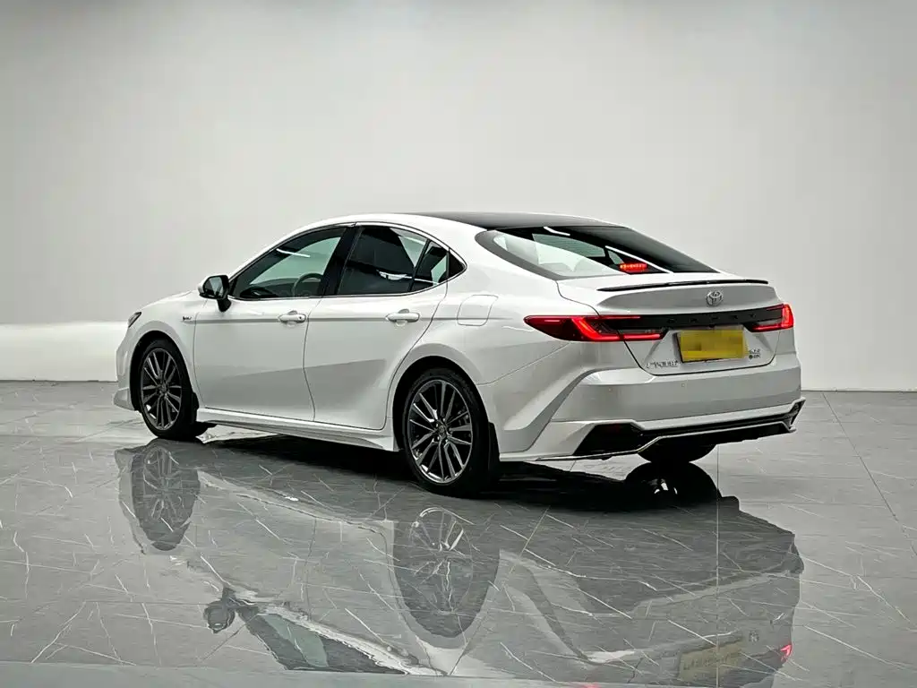 Toyota Camry — миниатюра 4
