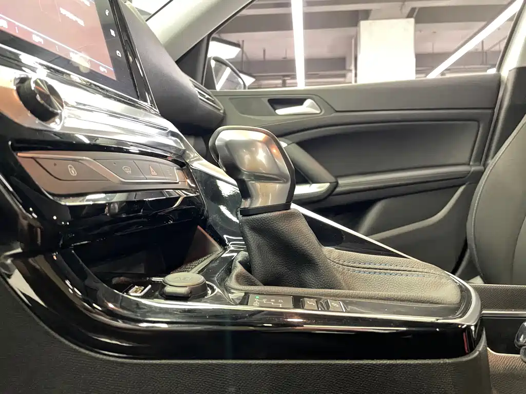 Peugeot 308 — миниатюра 25