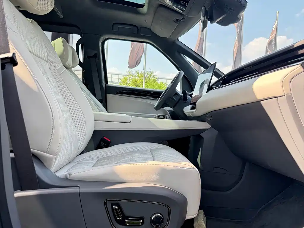 Zeekr 009 — миниатюра 20
