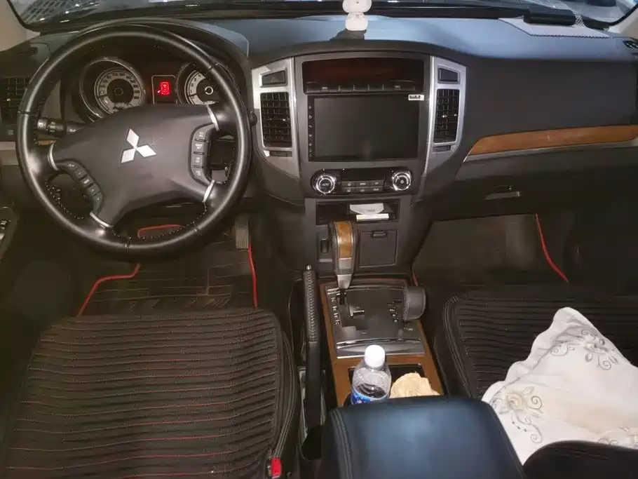 Mitsubishi Pajero (Import) — миниатюра 11