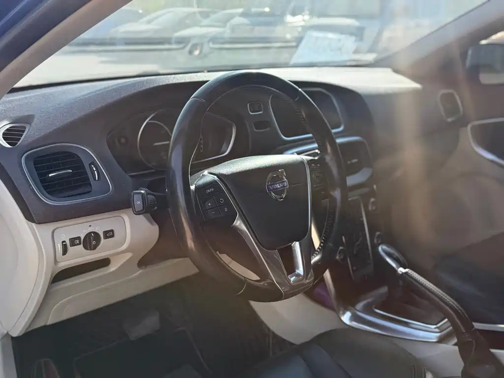 Volvo V40 — миниатюра 8