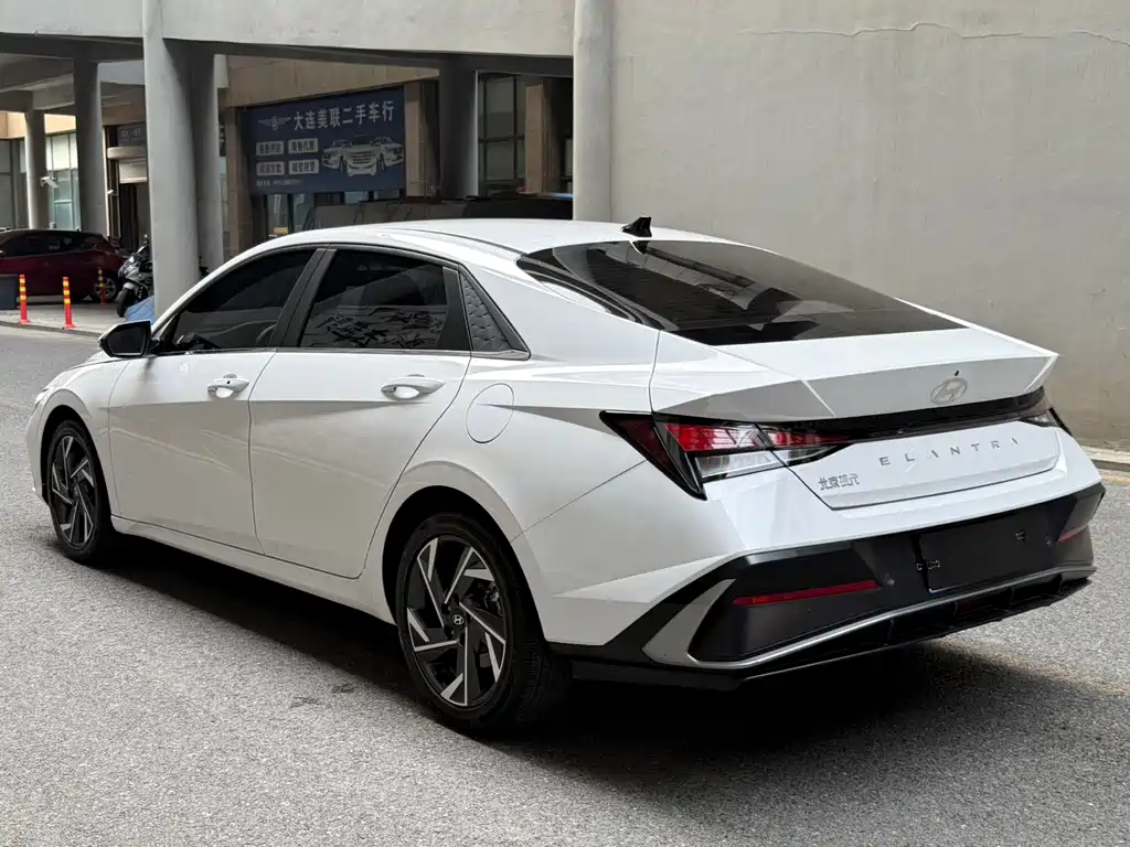 Hyundai Elantra — миниатюра 6