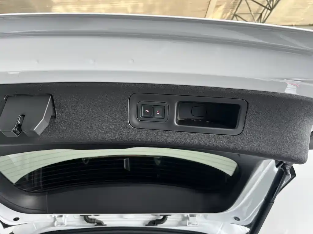 BYD L DM-i — миниатюра 17