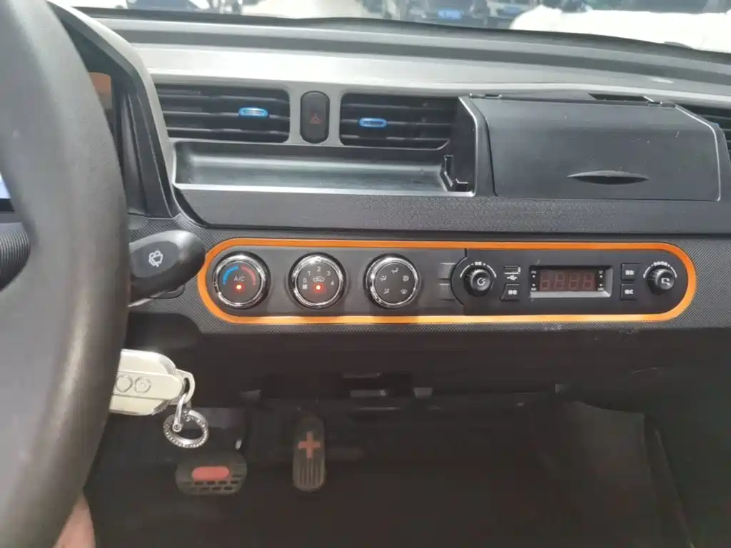 Wuling MINIEV — миниатюра 13