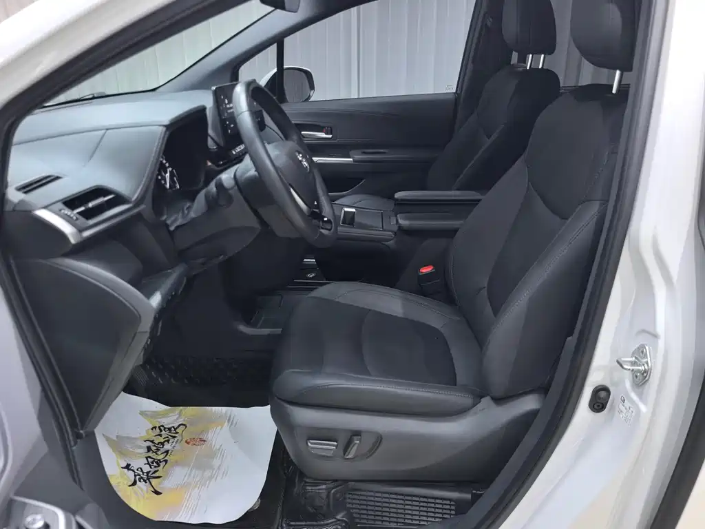 Toyota Sienna 2023 2.5L Luxury
