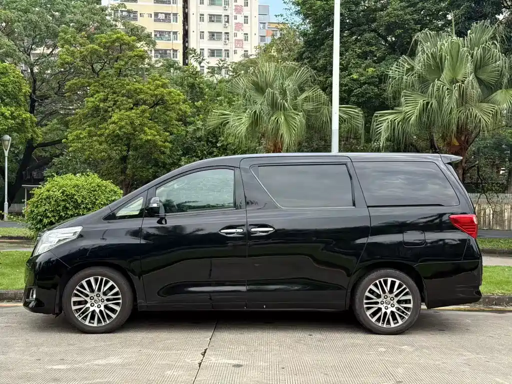 Toyota Alphard — миниатюра 4