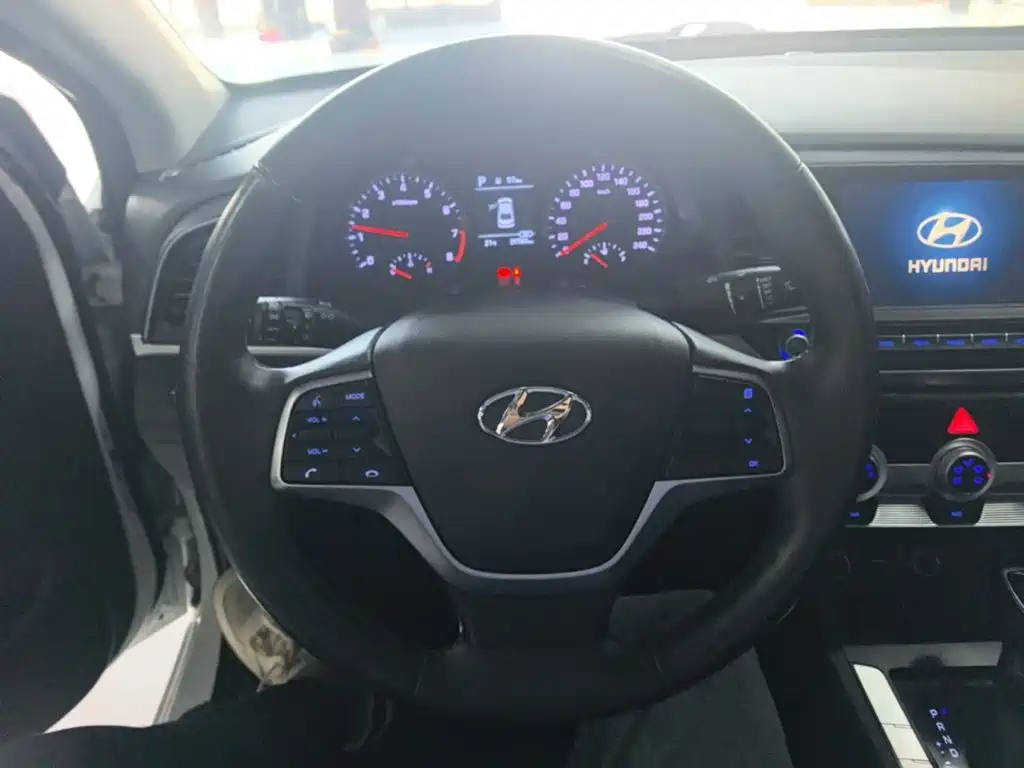 Hyundai Elantra — миниатюра 11