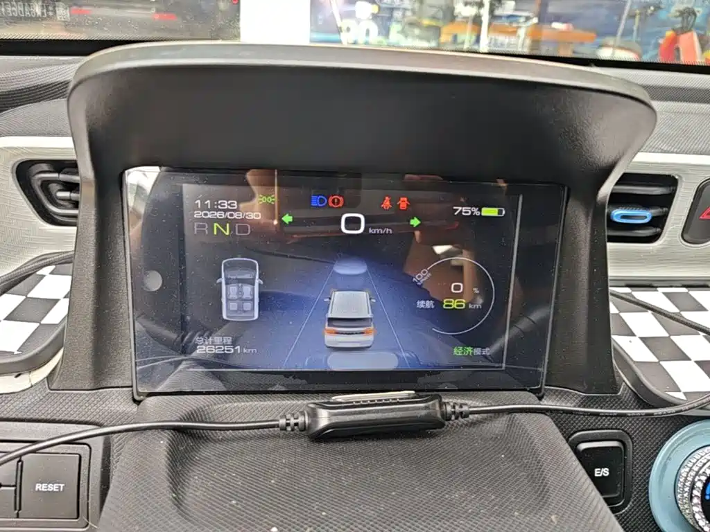 Wuling MINIEV — миниатюра 12