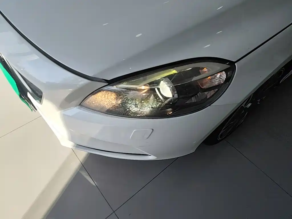 Volvo V40 — миниатюра 24