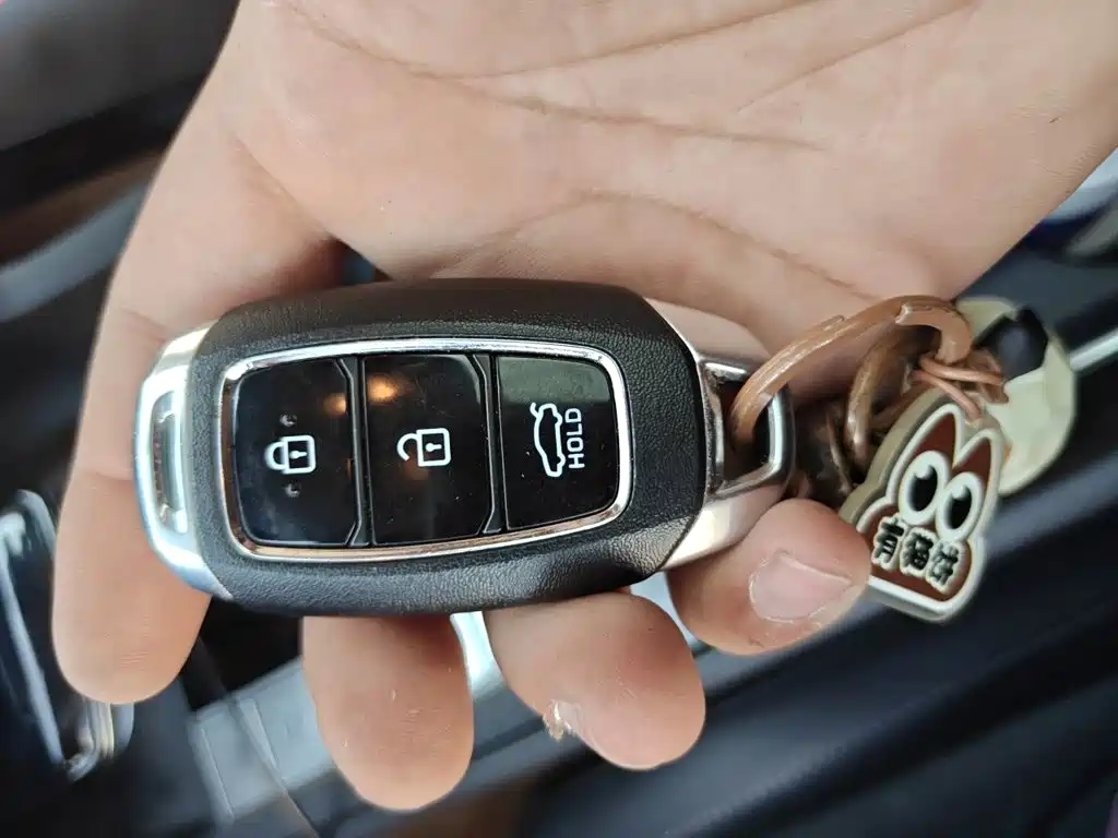 Hyundai Elantra — миниатюра 9