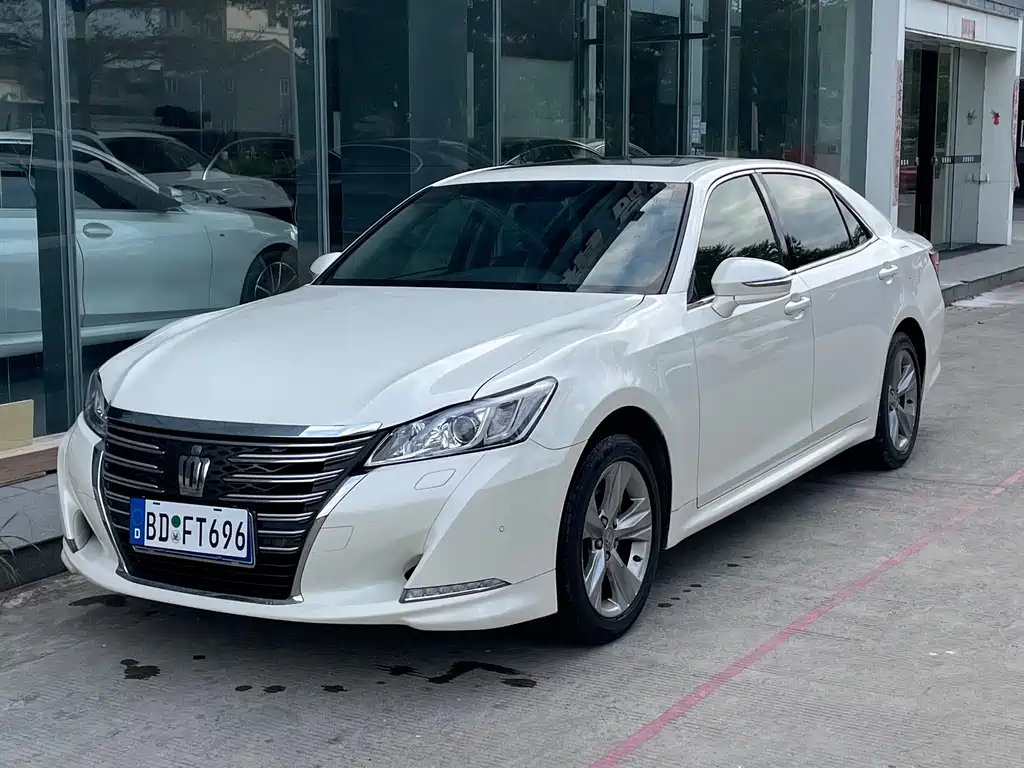 Toyota Crown 2017