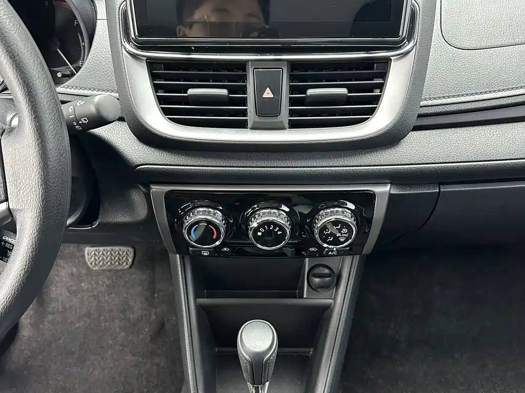 Toyota Yaris L — миниатюра 14