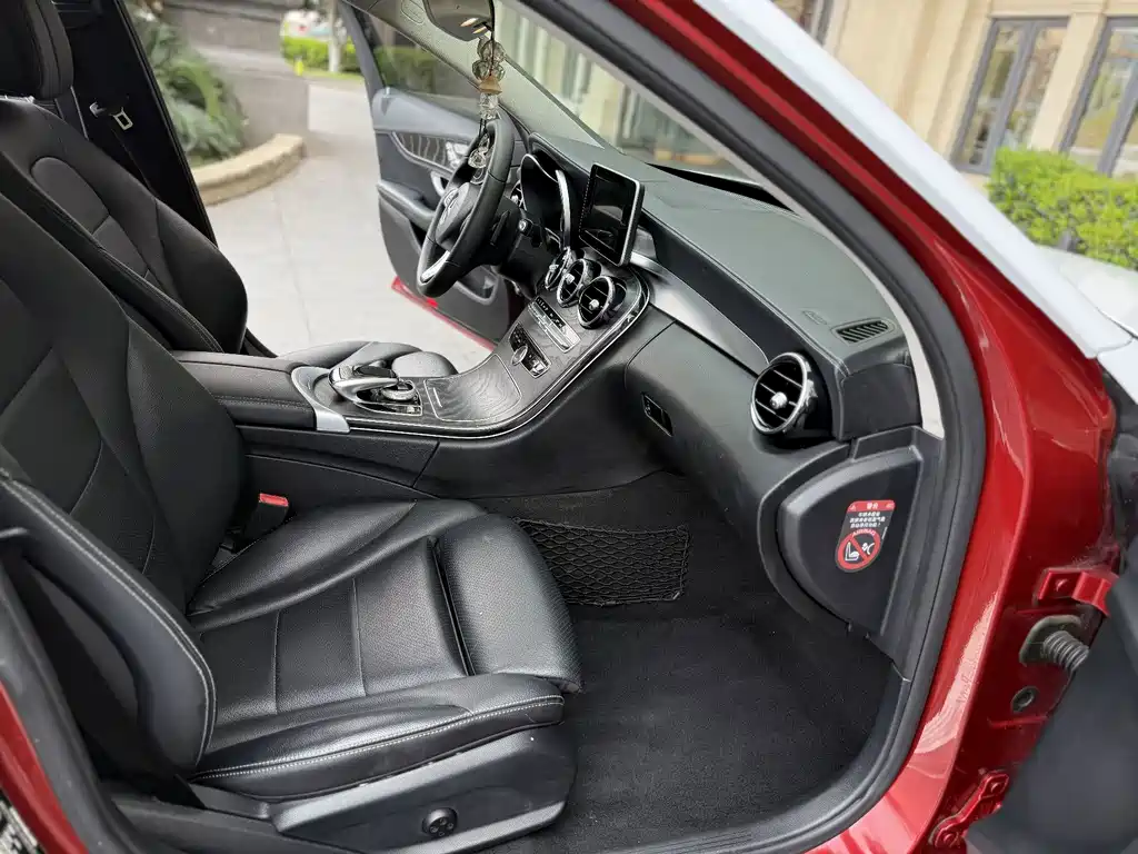 Mercedes-Benz C-Class — миниатюра 6