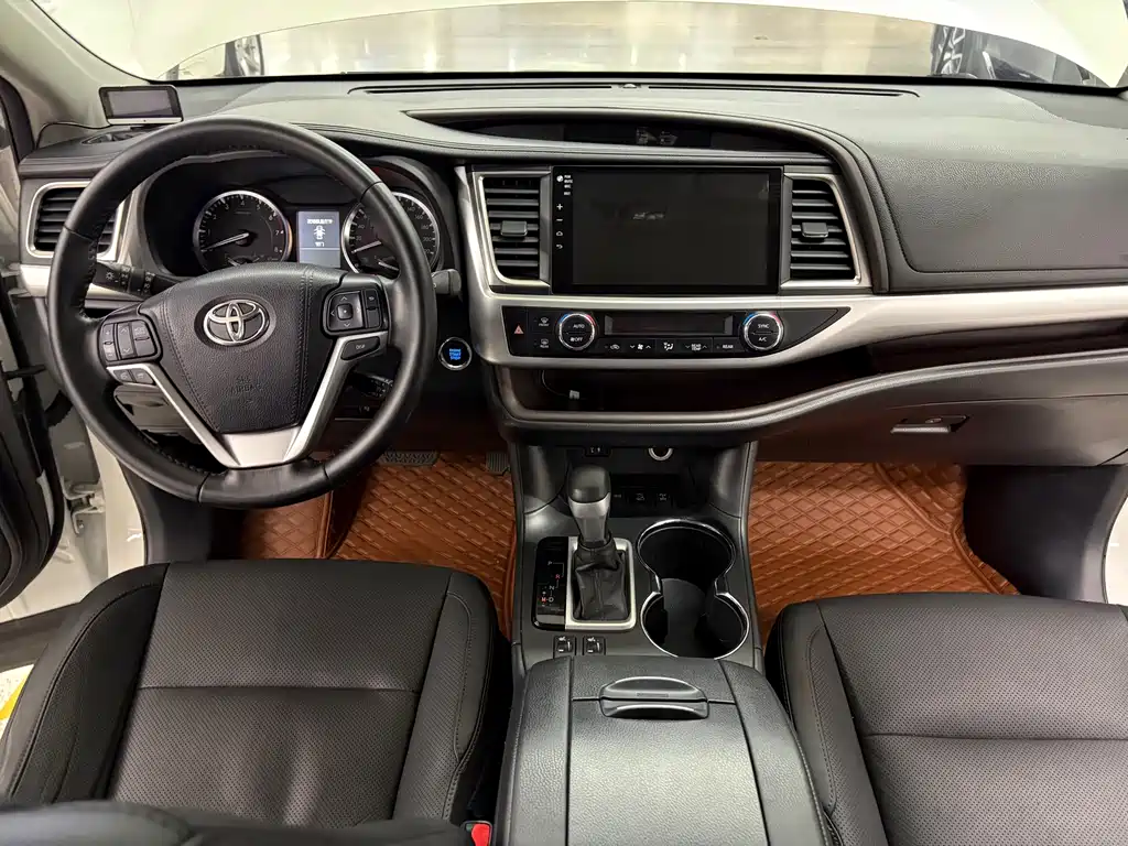 TOYOTA HIGHLANDER