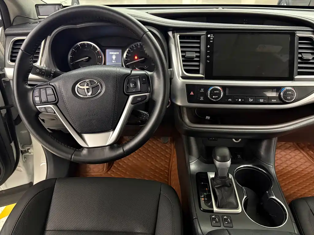 TOYOTA HIGHLANDER
