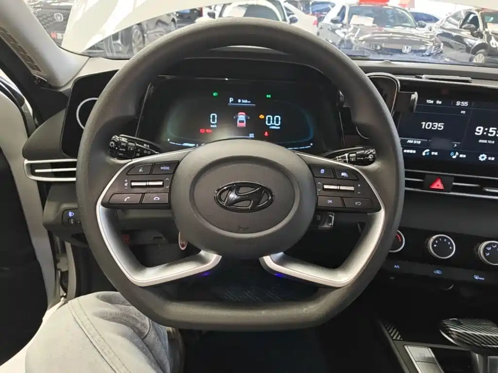 Hyundai Elantra — миниатюра 11