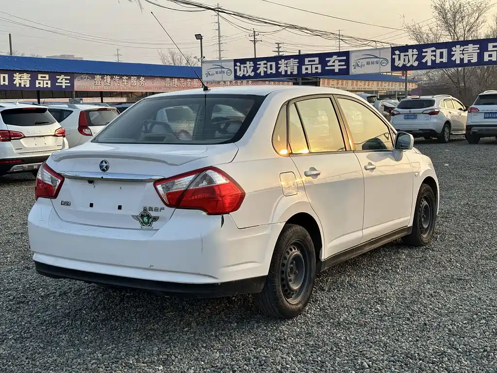Venucia D50 2013 1.6L MT Fashion