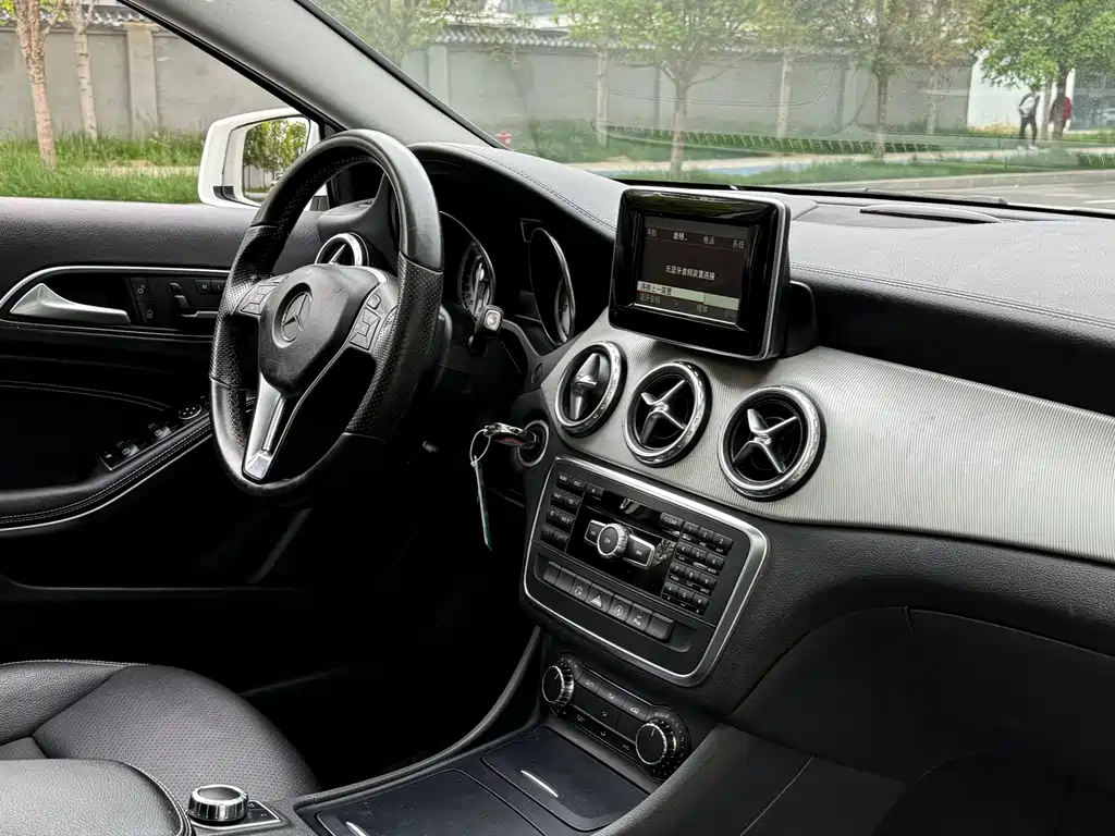 Mercedes-Benz GLA 2015 GLA 200 Fashion