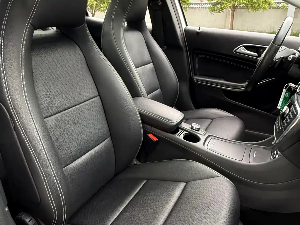 Mercedes-Benz GLA 2015 GLA 200 Fashion