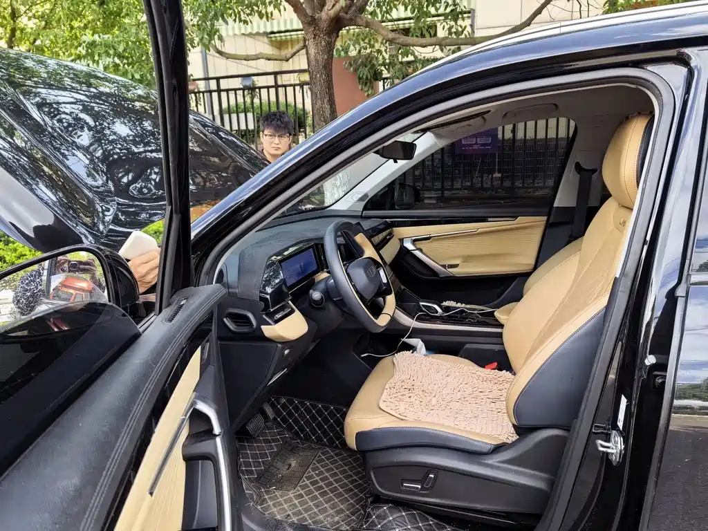 Geely Boyue L — миниатюра 5