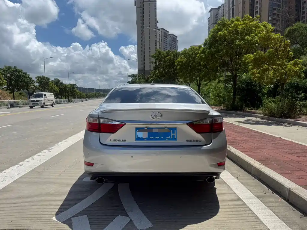 Lexus ES — миниатюра 12