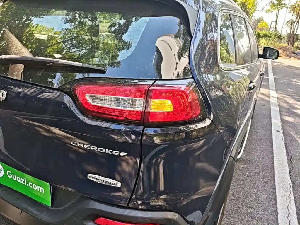 Jeep Cherokee — миниатюра 8