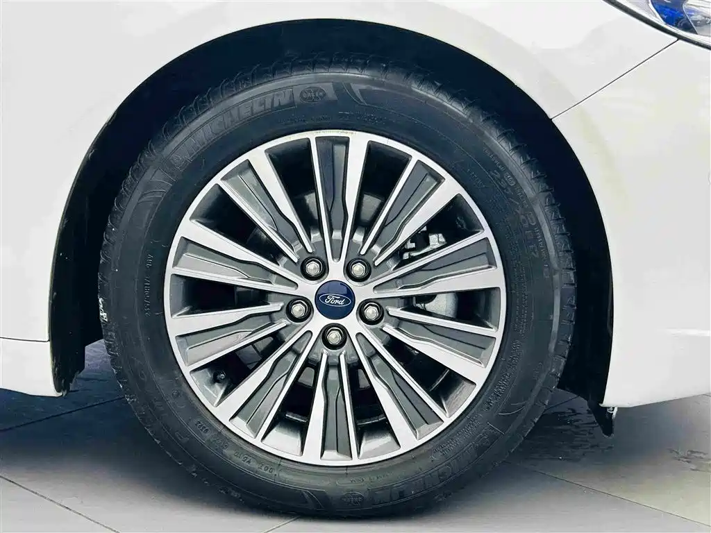 Ford Mondeo — миниатюра 10