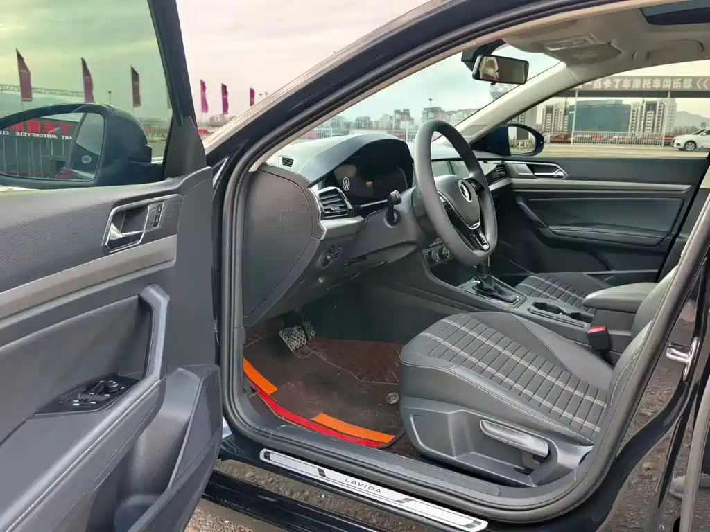 Volkswagen Lavida — миниатюра 7