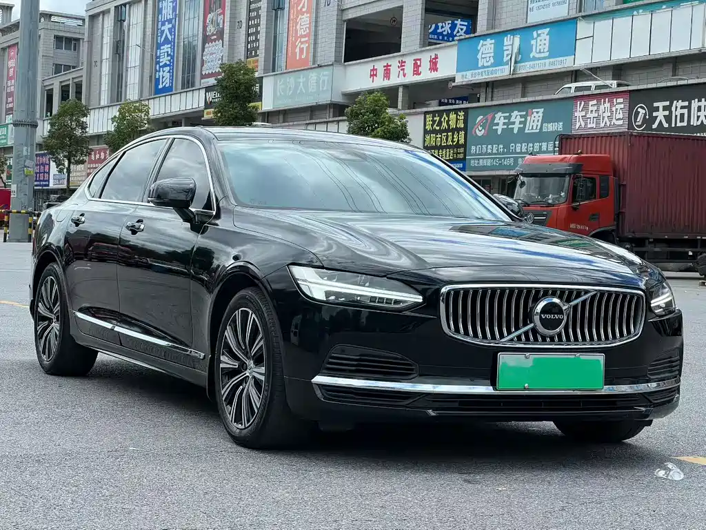Volvo S90 PHEV — миниатюра 3