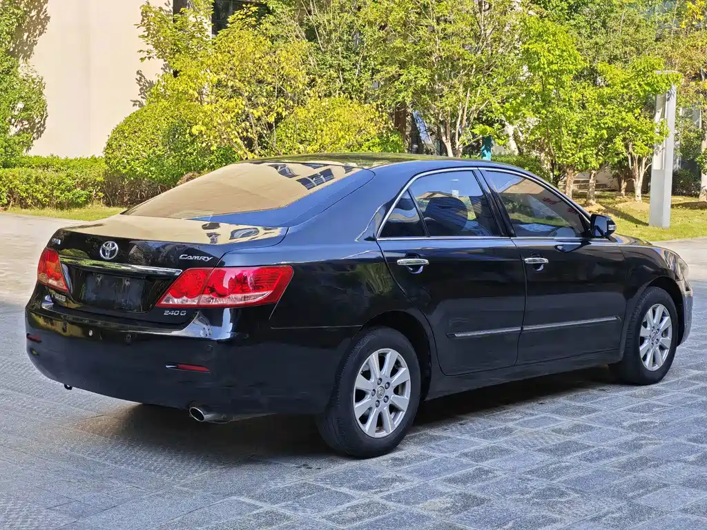 Toyota Camry — миниатюра 4