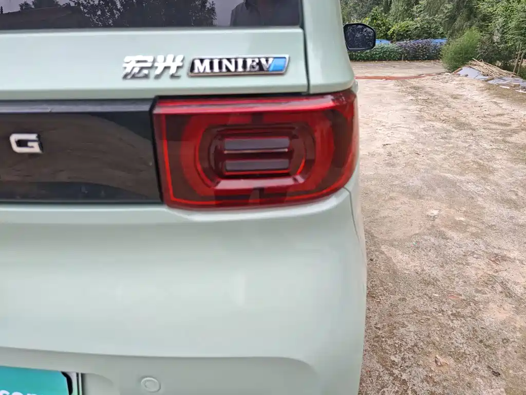 Wuling MINIEV — миниатюра 8