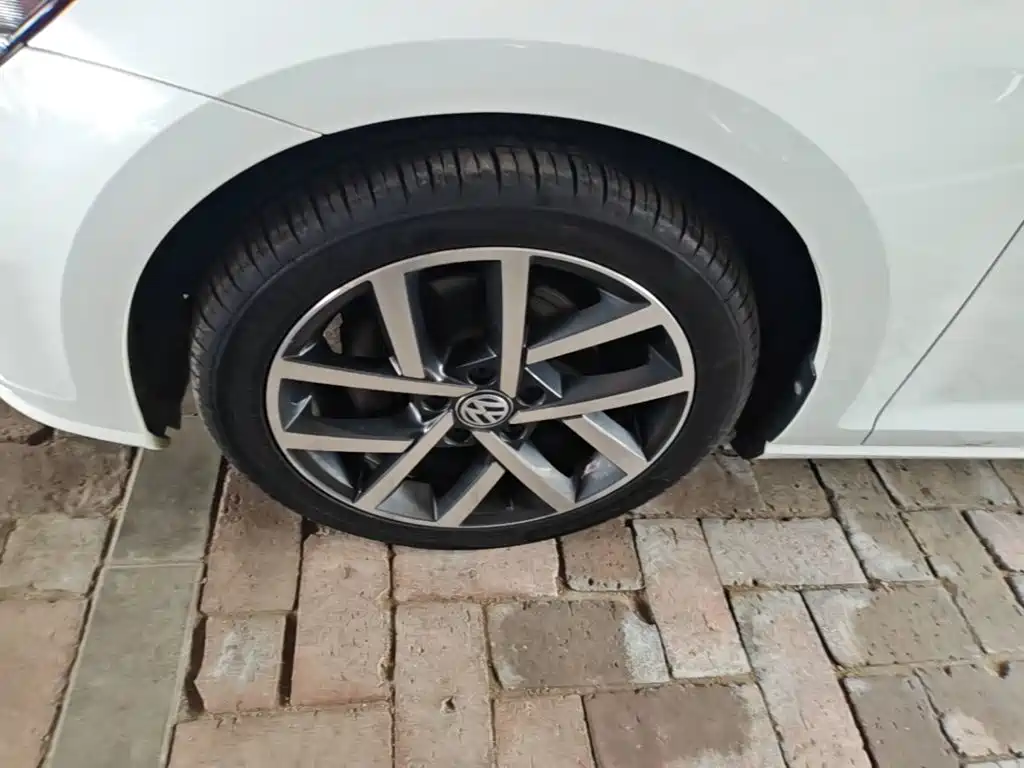 Volkswagen Golf — миниатюра 23