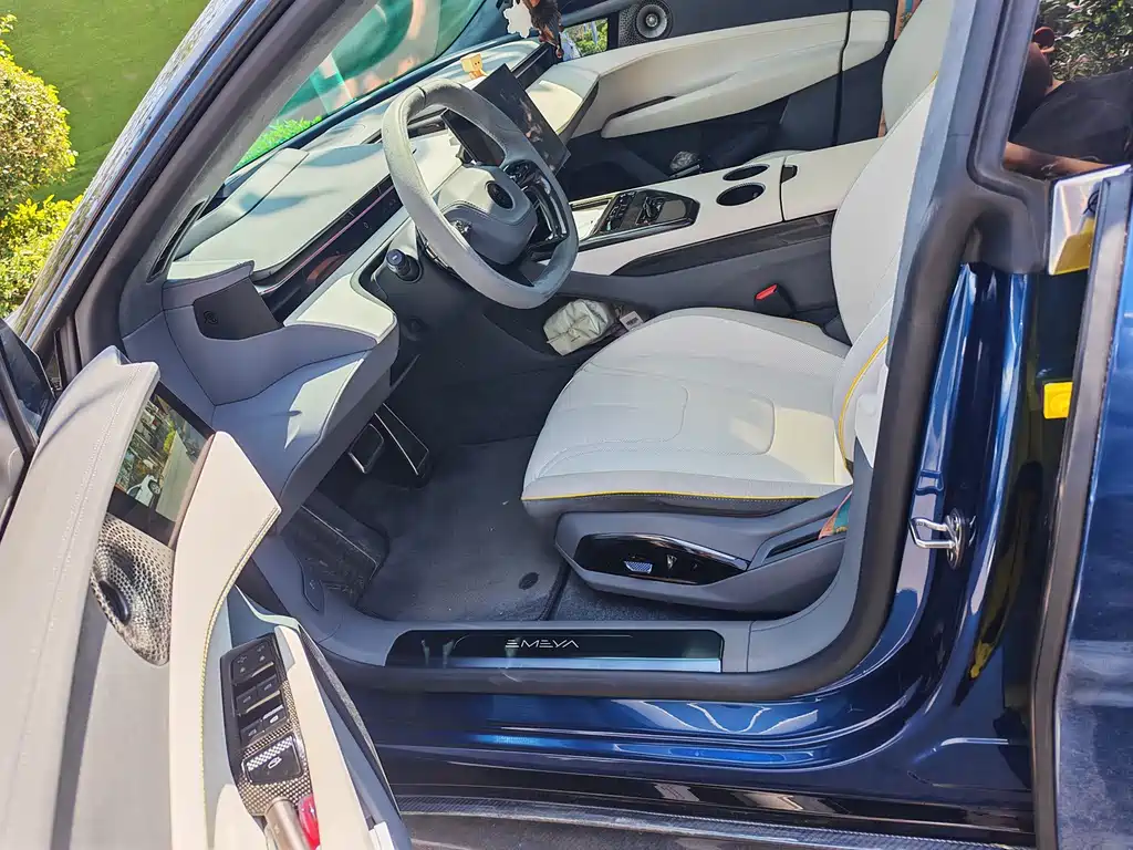 LOTUS SPORTS CAR EMEYA FLOWERS