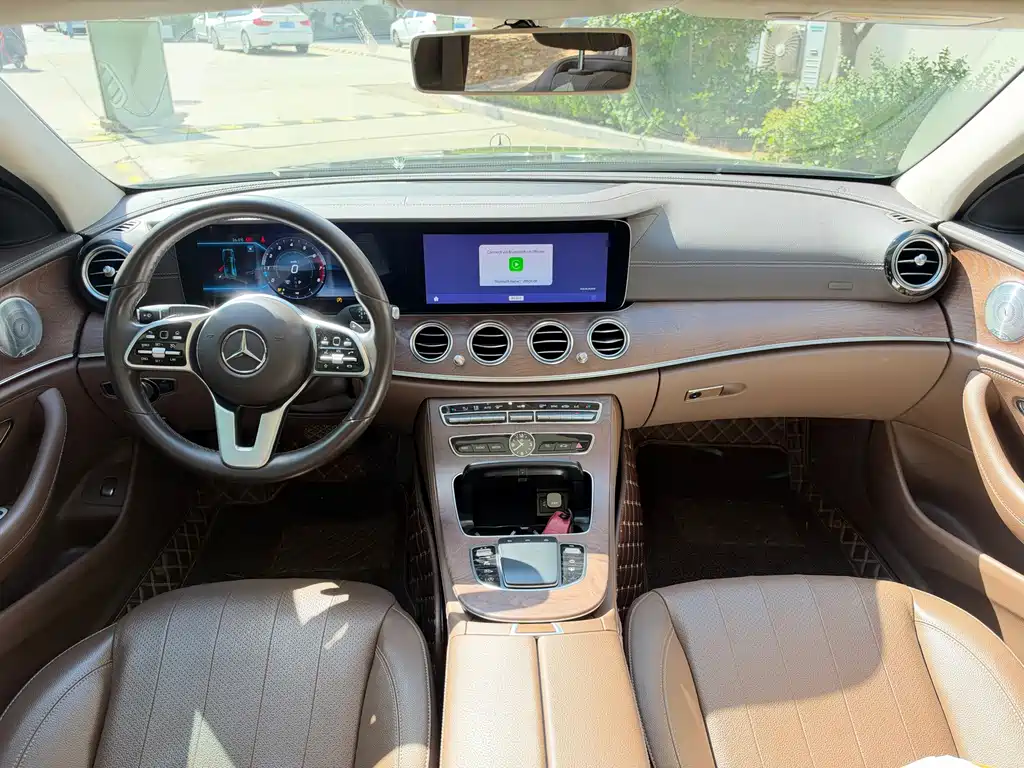 Mercedes-Benz E-Class — миниатюра 9