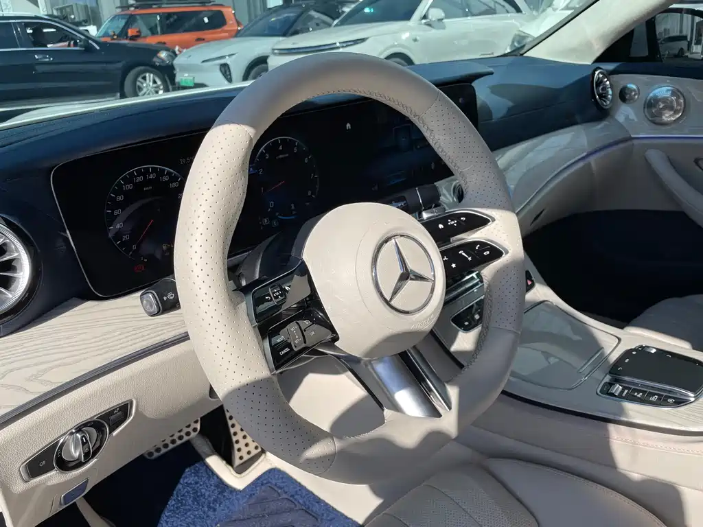Mercedes-Benz E-Class (Import) — миниатюра 6