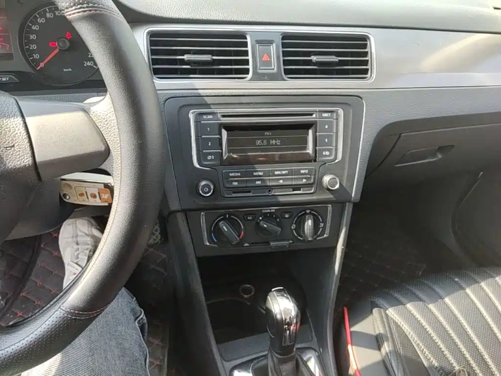 Volkswagen Santana — миниатюра 13